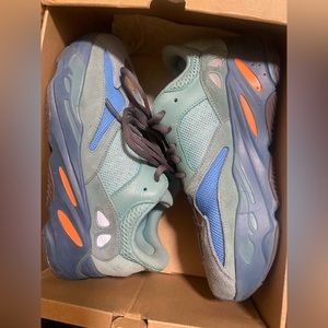 Yeezys Boost 700 faded azur